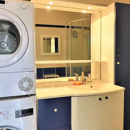 Bel Au Centre De Avec Balcon, Garage Et Ascenseur - Fr-1-494-188 Appartamento Royan