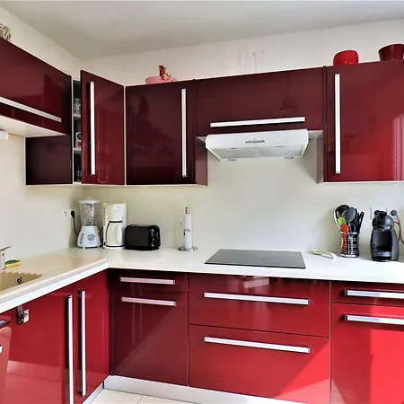 Bel Au Centre De Avec Balcon, Garage Et Ascenseur - Fr-1-494-188 Appartamento *