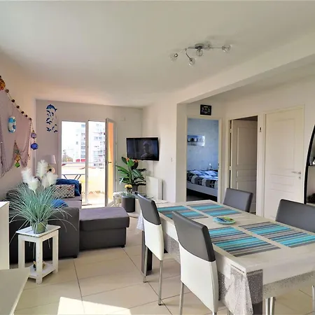 Bel Au Centre De Avec Balcon, Garage Et Ascenseur - Fr-1-494-188 Appartamento Royan